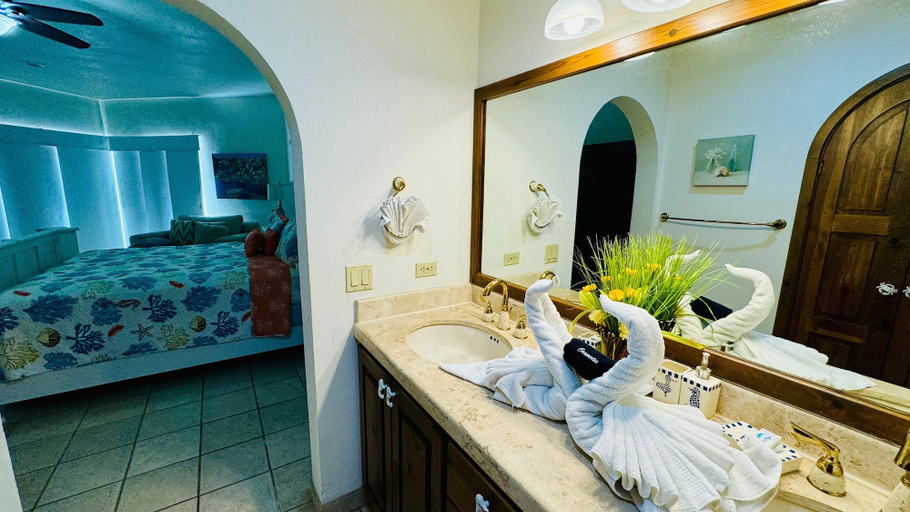 Bathroom 4, Stunning 4 Bedroom Beach Villa on Sandy Beach at Las Palmas Beachfront Resort V9 3 Villa by RedAwning, Puerto Peñasco