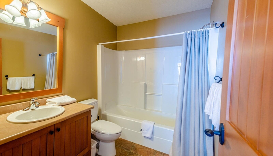 Bathroom 4, Trails Edge #03 By Bear Country, Thompson-Nicola