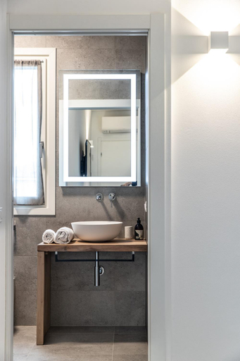 Bathroom 2, SEI Garda Apartments, Verona