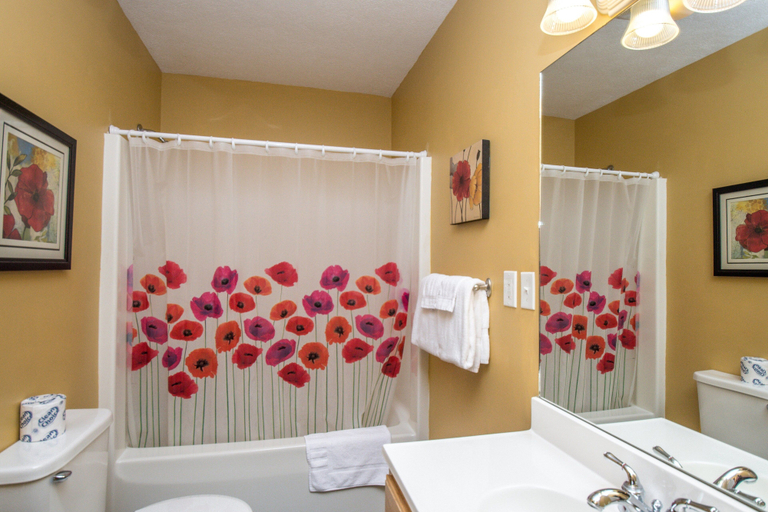 Bathroom 3, Cameronstation, Garrett