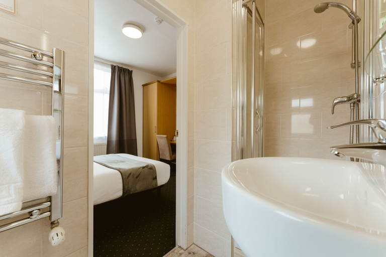 Bathroom 4, Star Hotel, London