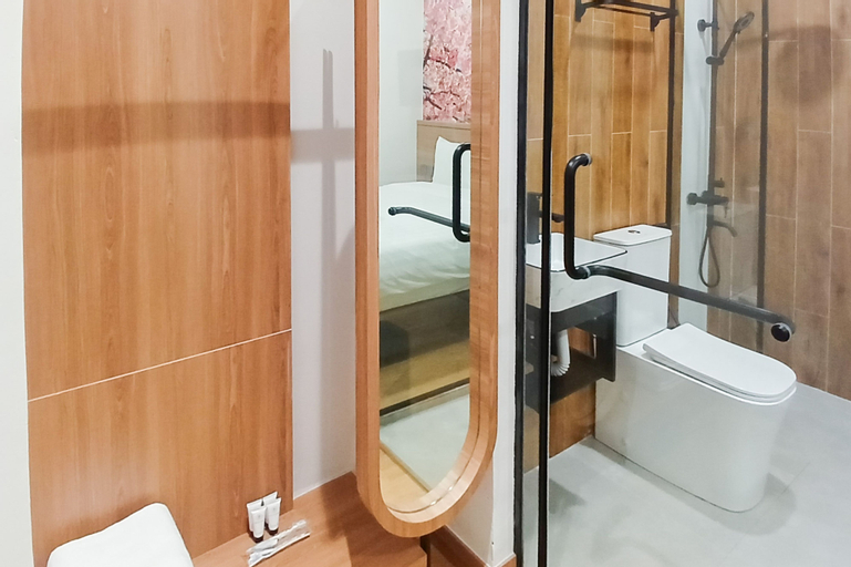 Bedroom 5, Urbanview Hotel R House Batuaji, Batam