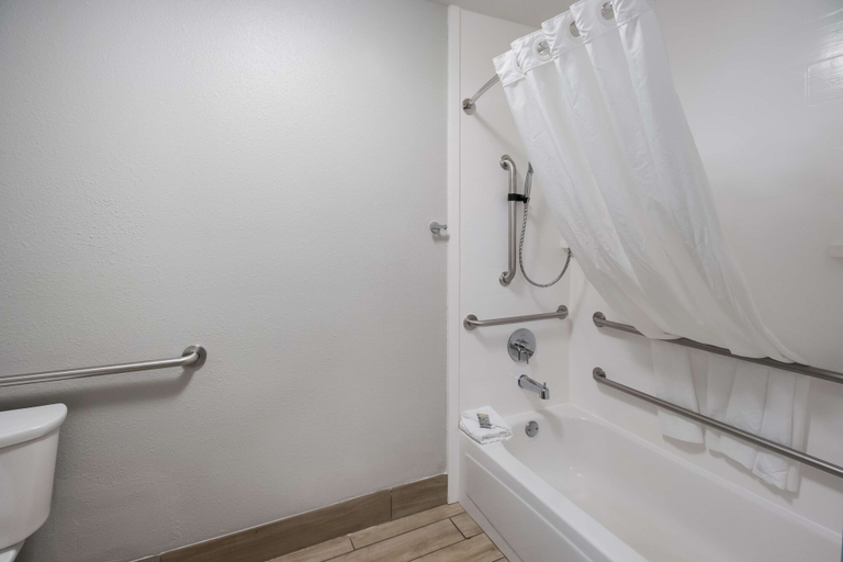 Bathroom 4, Best Western McMinnville Inn, Yamhill