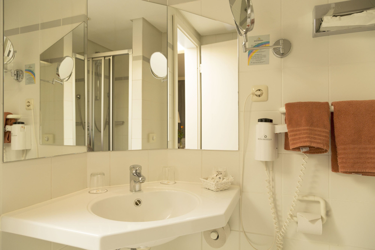 Bathroom 3, Ringhotel Residenz Wittmund, Wittmund