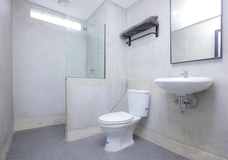 Bathroom 5, Inn Home Solo Baru, Sukoharjo