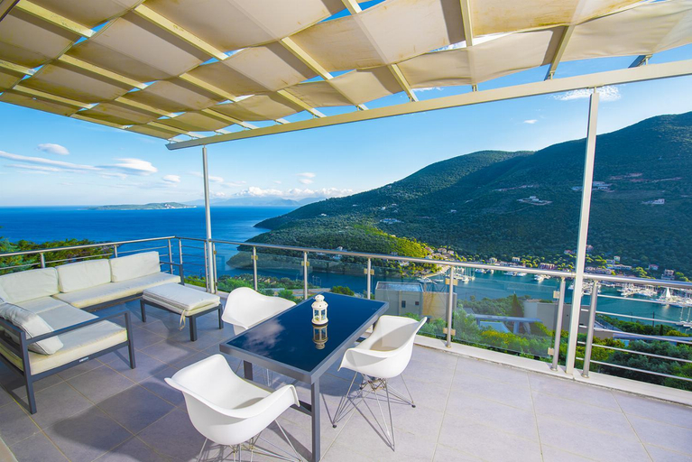 Others 4, Villa Faneromeni, Ionian Islands
