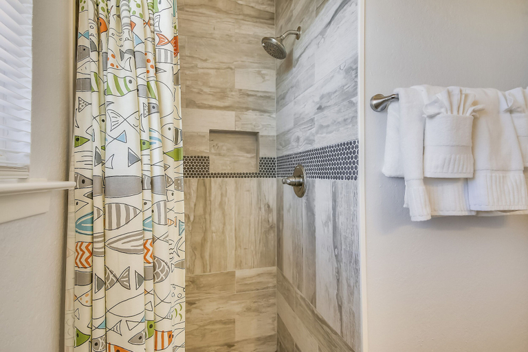 Bathroom 5, Grace's Getaway, Galveston