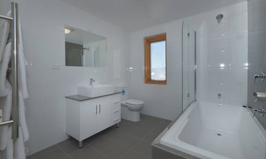 Bedroom 5, Smiggins Hotel, Snowy River