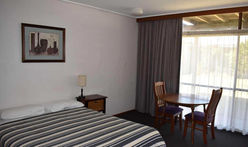 Bedroom 2, Coonawarra Motor Lodge, Wattle Range - East