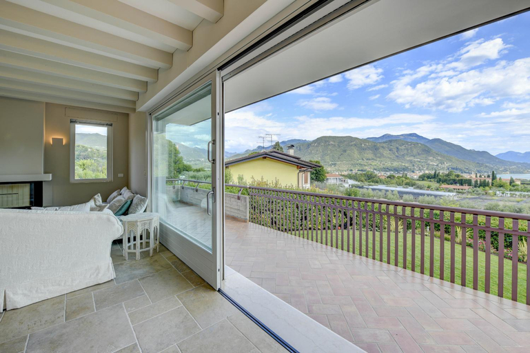 Others 5, Villa Caterina, Brescia