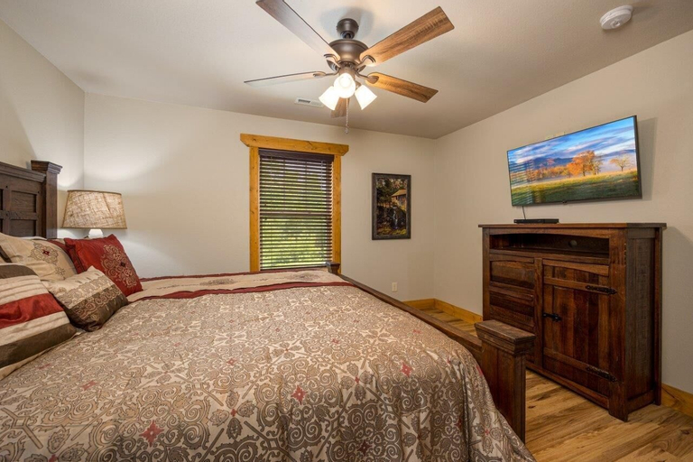 Bedroom 3, Tri Star Lodge, Sevier