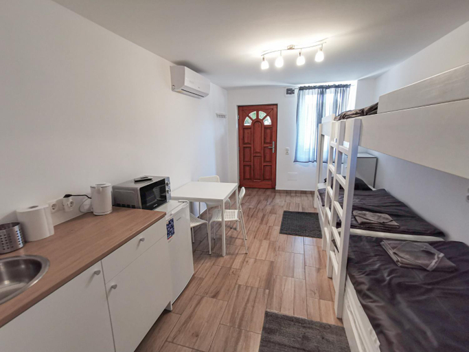 Others 4, Greenfield Apartman, Szentendre