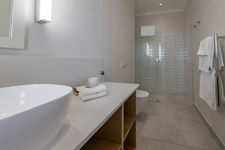 Bathroom 5, Hide Away Guest House, Eden