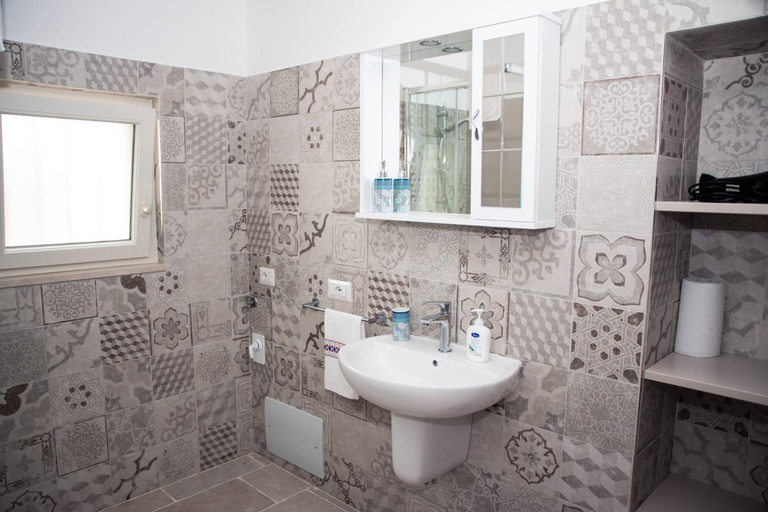 Bathroom 2, Trulli Donna Isabella 2, Bari