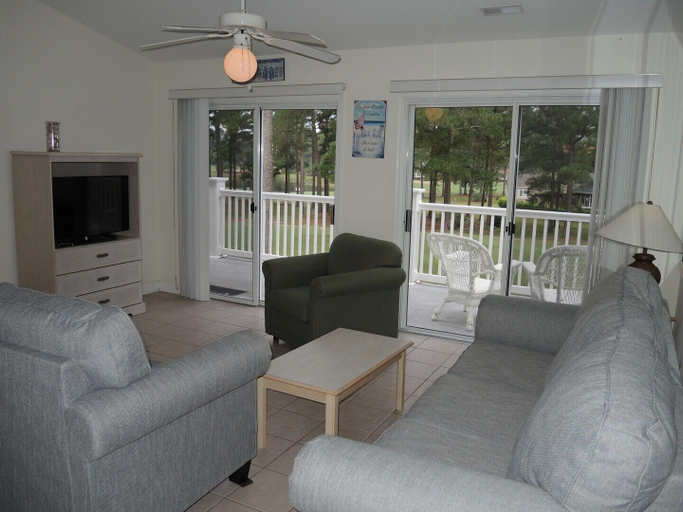 Living room 5, 3008m 1 Bedroom Condo by Redawning, Brunswick