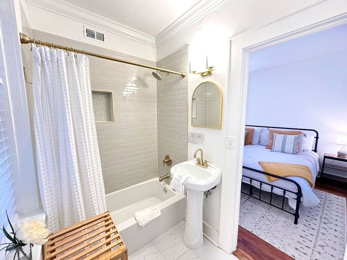 Bathroom, The Magnolia, Chatham