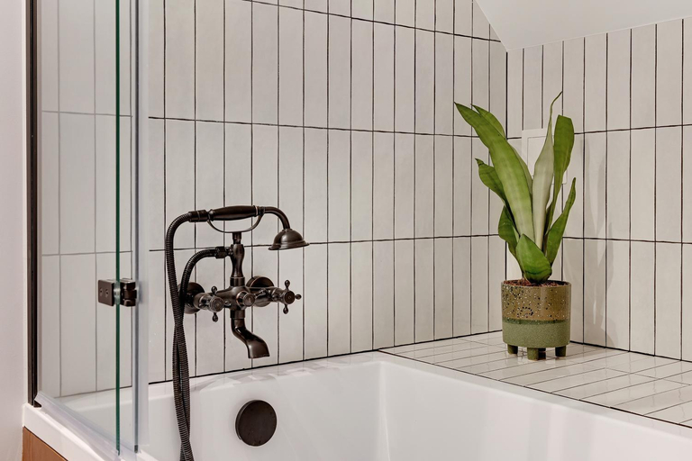 Bathroom 2, Na Piaskach - The Love Bridge by Downtown Apartments, Gdańsk City