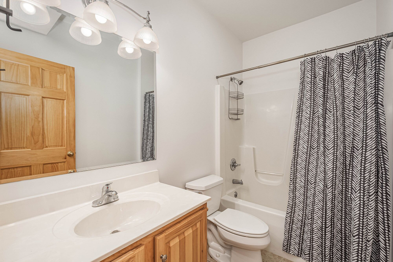 Bathroom 3, Eventide, Garrett