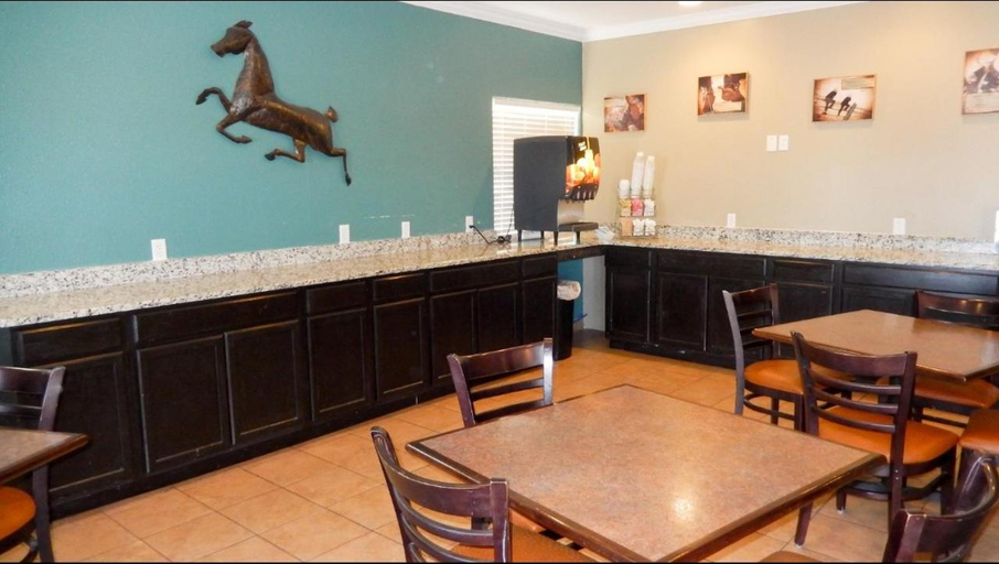Food & Drinks, Motel 6 Colorado City, TX, Mitchell