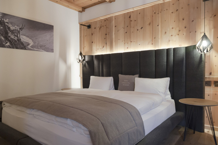 Bedroom 3, Hotel Baer & Post Zernez, Inn