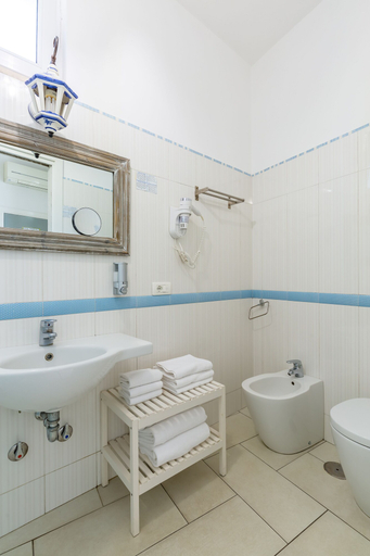 Bathroom 4, Fortino Bed & Breakfast, Napoli