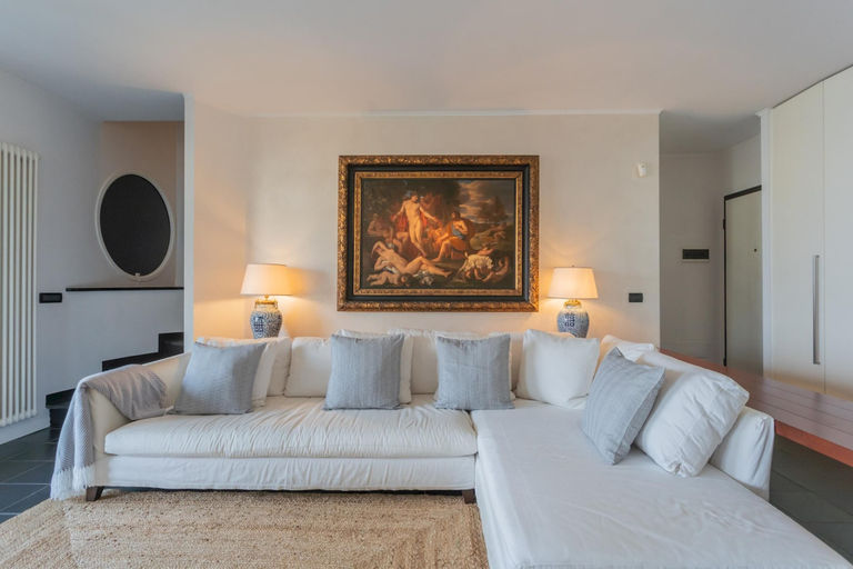Room 2, On the Lake - Private Garden Parking, Como