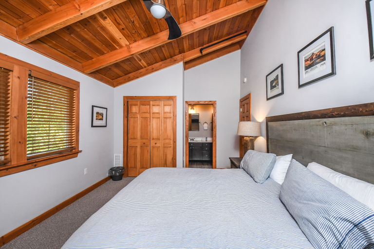 Bedroom 2, Mountain Crest Villa, Garrett