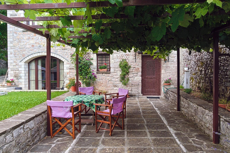 Others 2, Guesthouse Lucas, Epirus