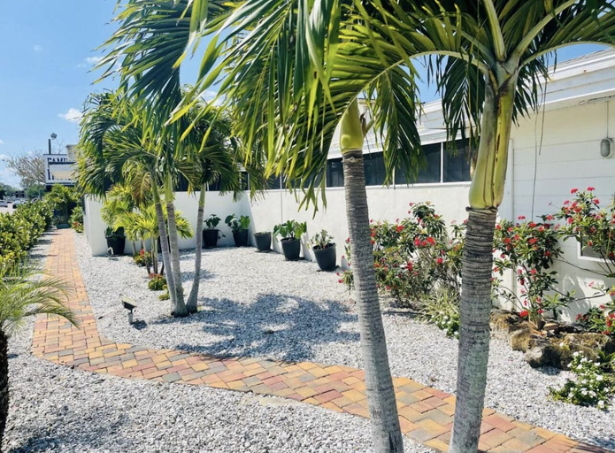 Others 5, Siesta Inn, Sarasota
