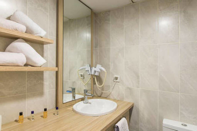 Bathroom 3, Rainbow Suite, Büyükçekmece