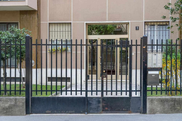 Milano City Apartments - Parking and Comfort - Spacious Apt up to 8 Pax, Milano