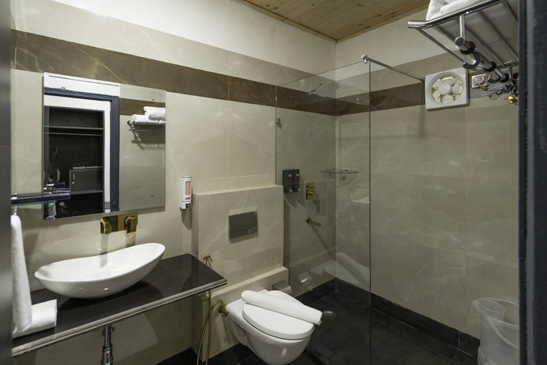 Bathroom 4, Anantum Gateway Resorts, Nainital