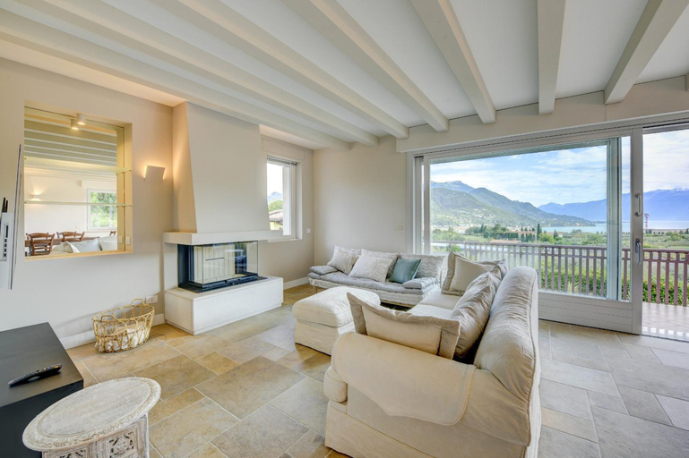 Others 4, Villa Caterina, Brescia