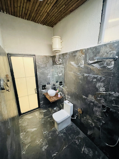 Bathroom 4, Panarpani Retreat Pachmarhi, Hoshangabad