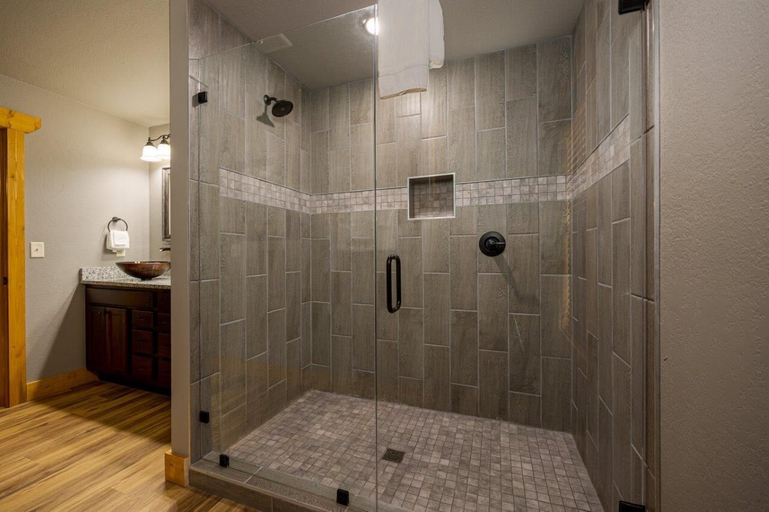 Bathroom 3, Tri Star Lodge, Sevier