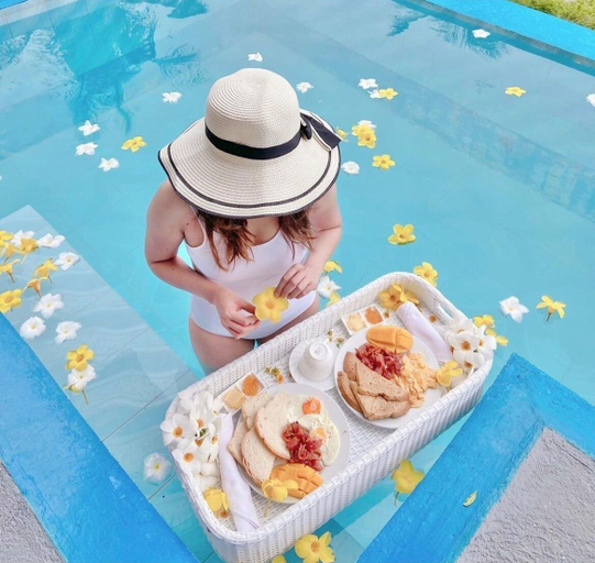 Food & Drinks