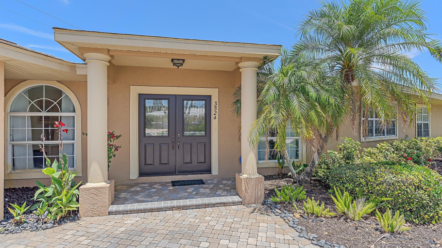 Exterior & Views 2, Paradise Palace 4 Bedroom Home by RedAwning, Sarasota