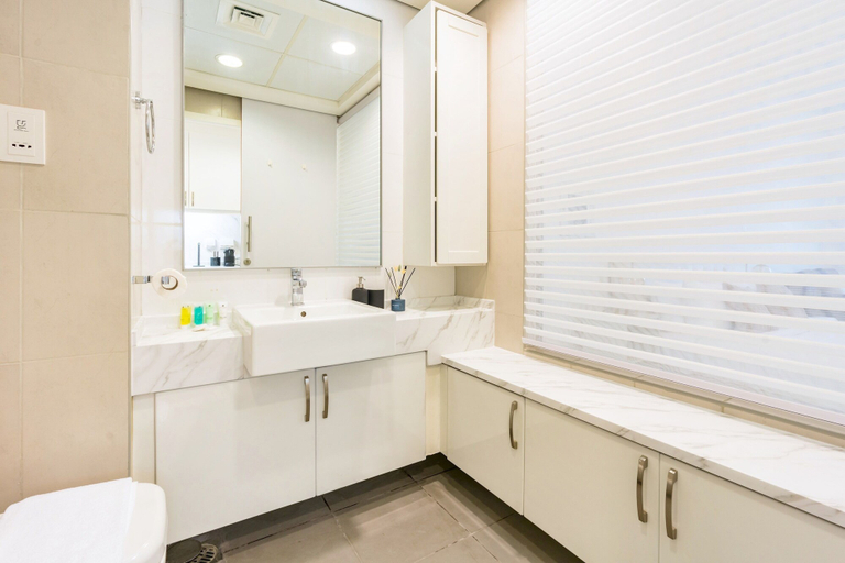 Bathroom 5, Gorgeous Studio with breath-taking Palm Views, Dubai