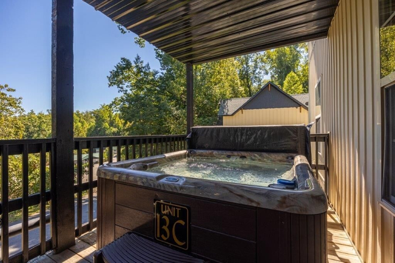 Sport & Beauty 5, Briarstone Lodge Condo 13C - Two Bedroom Condo, Sevier