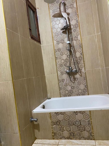 Bathroom 3, Moonlight, Al-Ahram