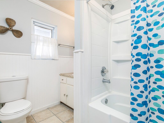 Bathroom 4, Palms On Fifth, Chatham