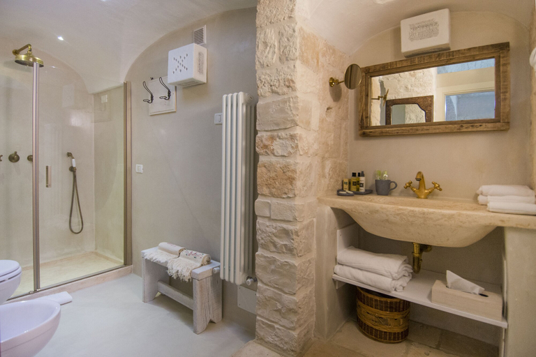 Bathroom 5, Masseria Salinola, Brindisi
