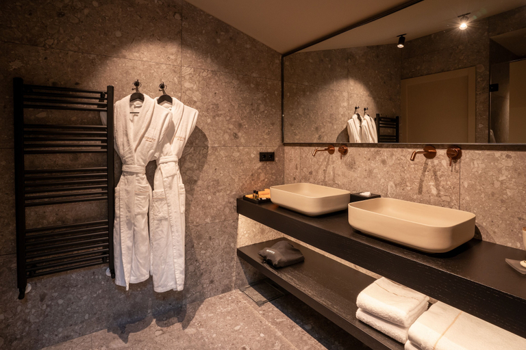 Bathroom 5, Serras Andorra