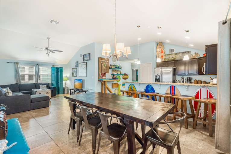 Food & Drinks 5, Boogie Board Bungalow - Pet Friendly! Private Pool!, Nueces