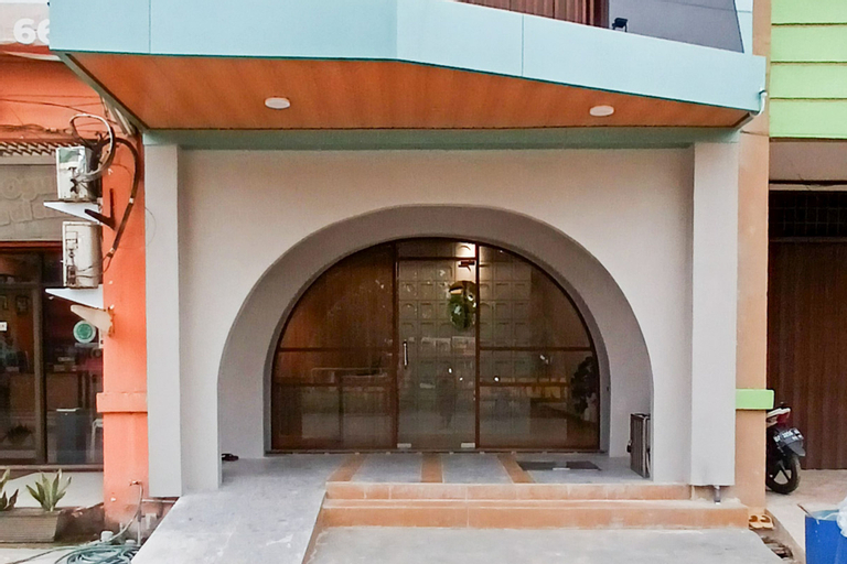 Exterior & Views, Urbanview Hotel R House Batuaji, Batam