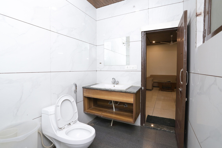 Bathroom 3, Hotel Razia Inn, Hisar