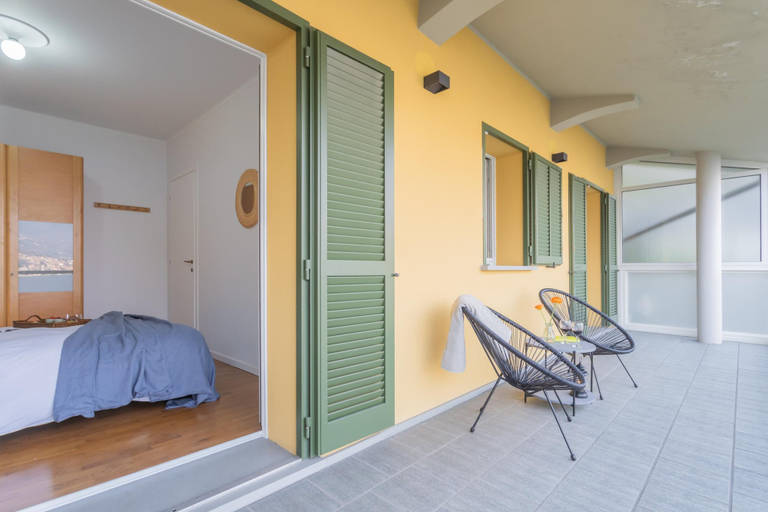 Room 4, On the Lake - Private Garden Parking, Como