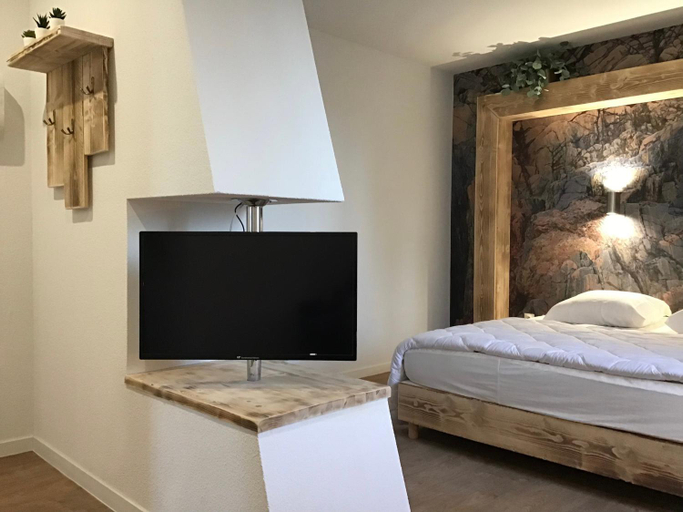 Bedroom 3, Domaine Chamarel, Gard