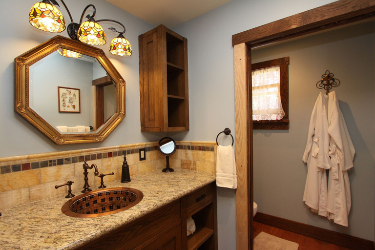 Bathroom 4, Jabberwock Inn, Monterey
