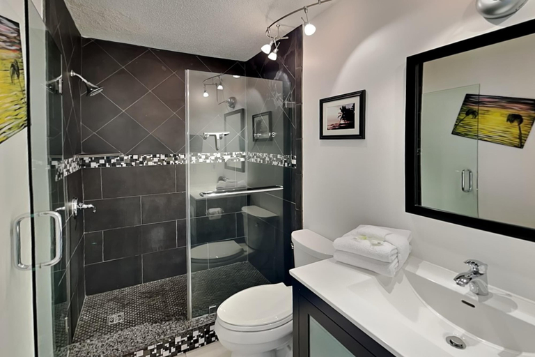 Bathroom 4, Horizon South by Resort Collection, Bay
